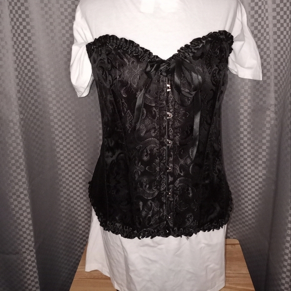 Elegant, black strapless jaquard satin corset with ruffled trim - Picture 8 of 14